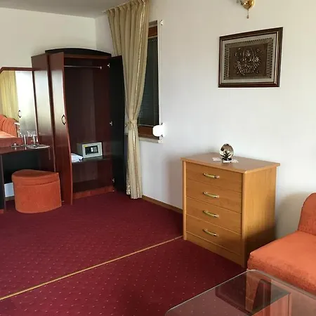 Golden Fish Family Hotel 3*